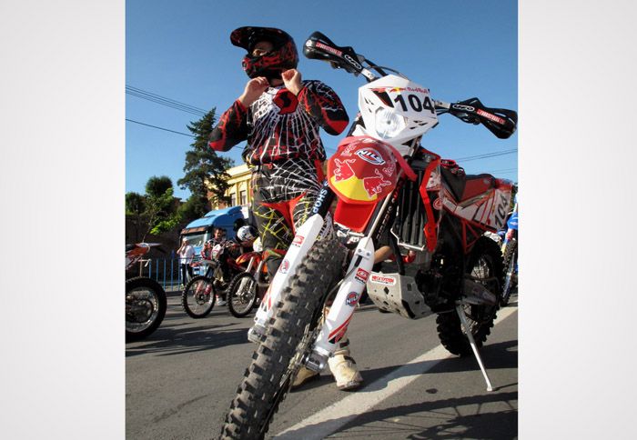 Παλεύοντας σε κάθε απίστευτη ανηφόρα ο Α. Γκλαβάς κατάφερε να φέρει την Beta RR400 στον τερματισμό.